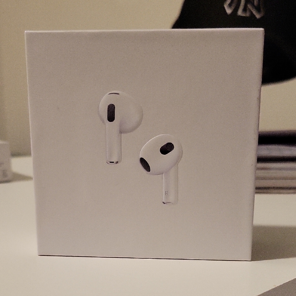 Apple AirPods 3 with Charging Case - White